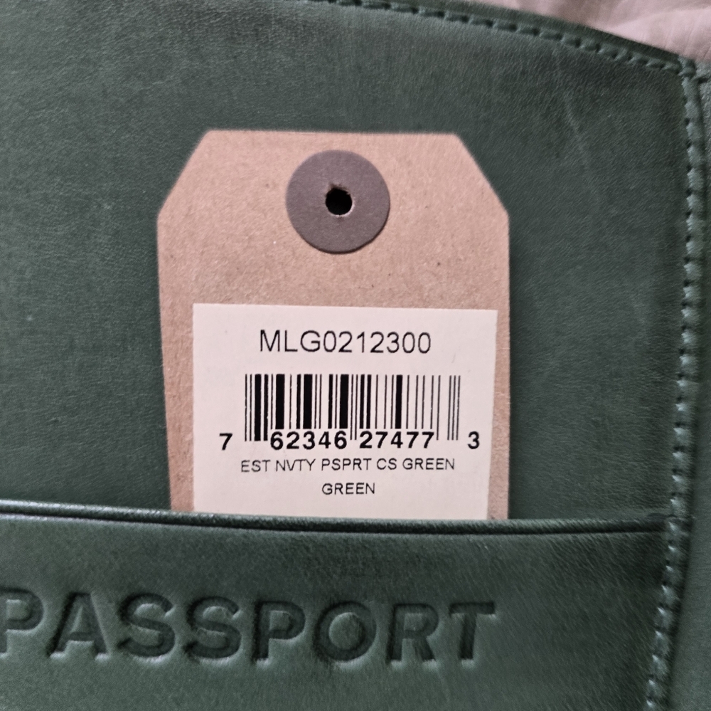 Fossil Green Leather Passport Case NWT 4.5"×5.75" - Picture 4 of 6